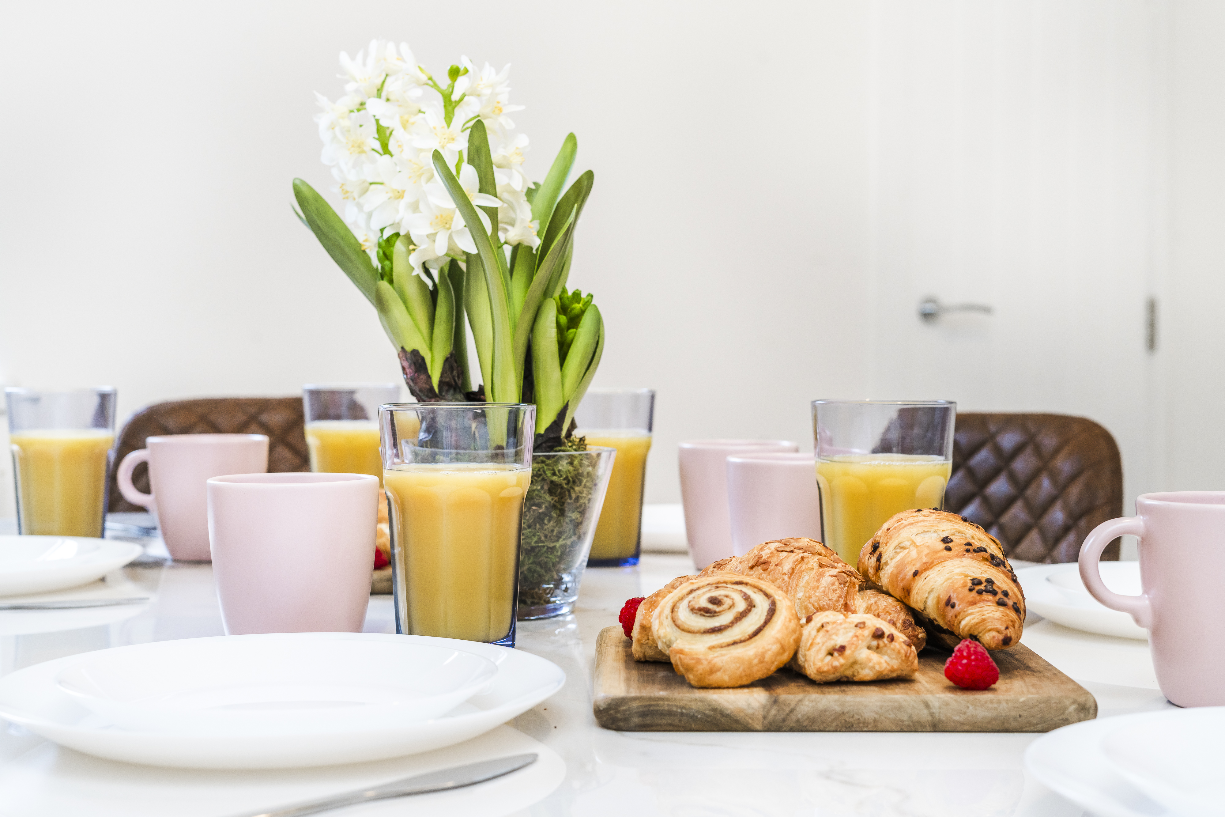 The Weaver master bedroom with double bed - serviced accommodation Newcastle-under-Lyme